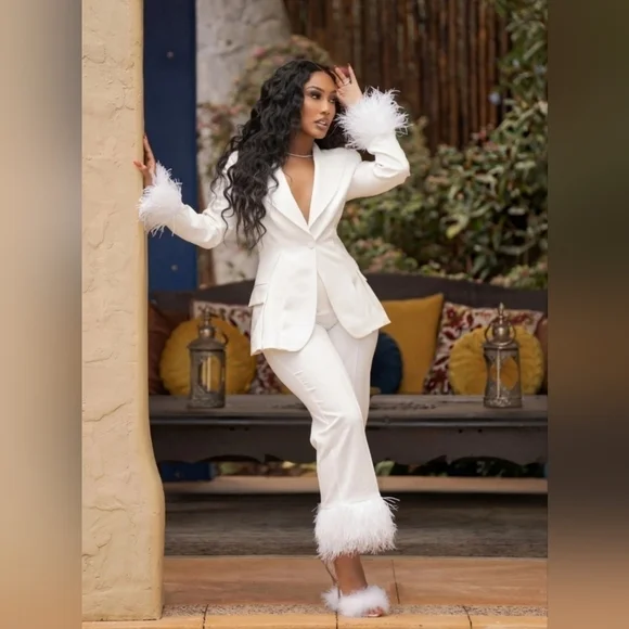 ☆☆Influencer Fave~Ellae' Lisque', "She Has Arrived White Feather Suit, Sz 1X - Picture 5 of 9